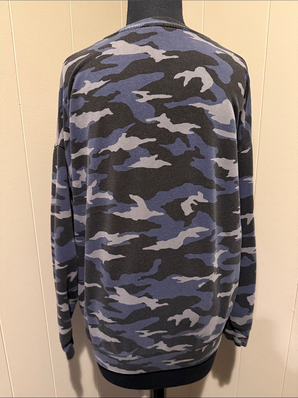 B Athleta Women’s Small Navy and Gray Camo Crew Sweatshirt - Picture 3 of 6